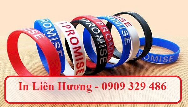 In vòng đeo tay cao su giá rẻ