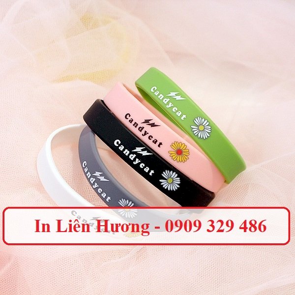 In vòng đeo tay cao su giá rẻ